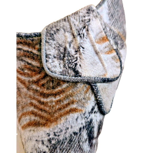 J & Elisabeth for Analpa mules feature a unique patterned fabric texture 38 - Picture 8 of 10